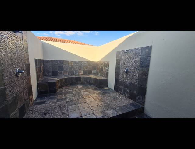 4 BEDROOM GOLF ESTATE FOR SALE IN BLUE VALLEY GOLF ESTATE
